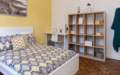 Quarto para alugar num apartamento partilhado em {area}
