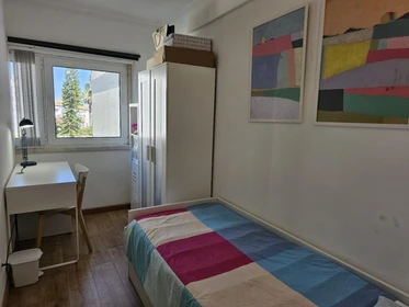 Quarto para alugar num apartamento partilhado em Carcavelos