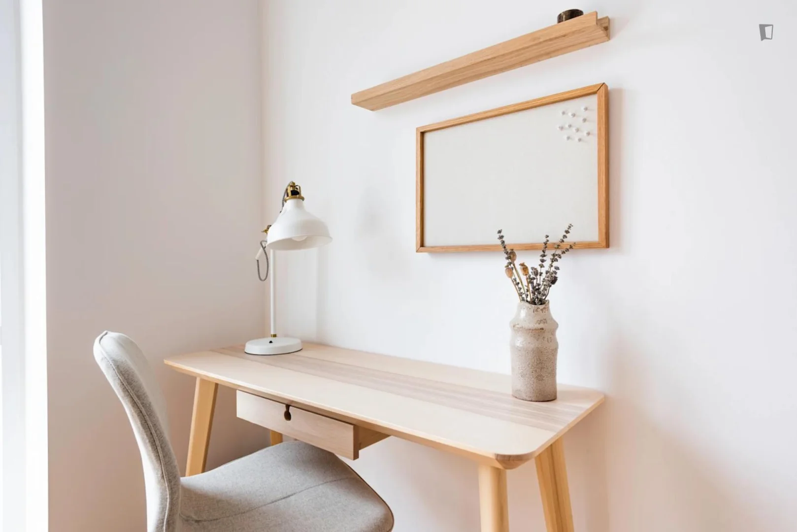 Quarto para alugar em apartamento de estudantes em , totalmente mobilado