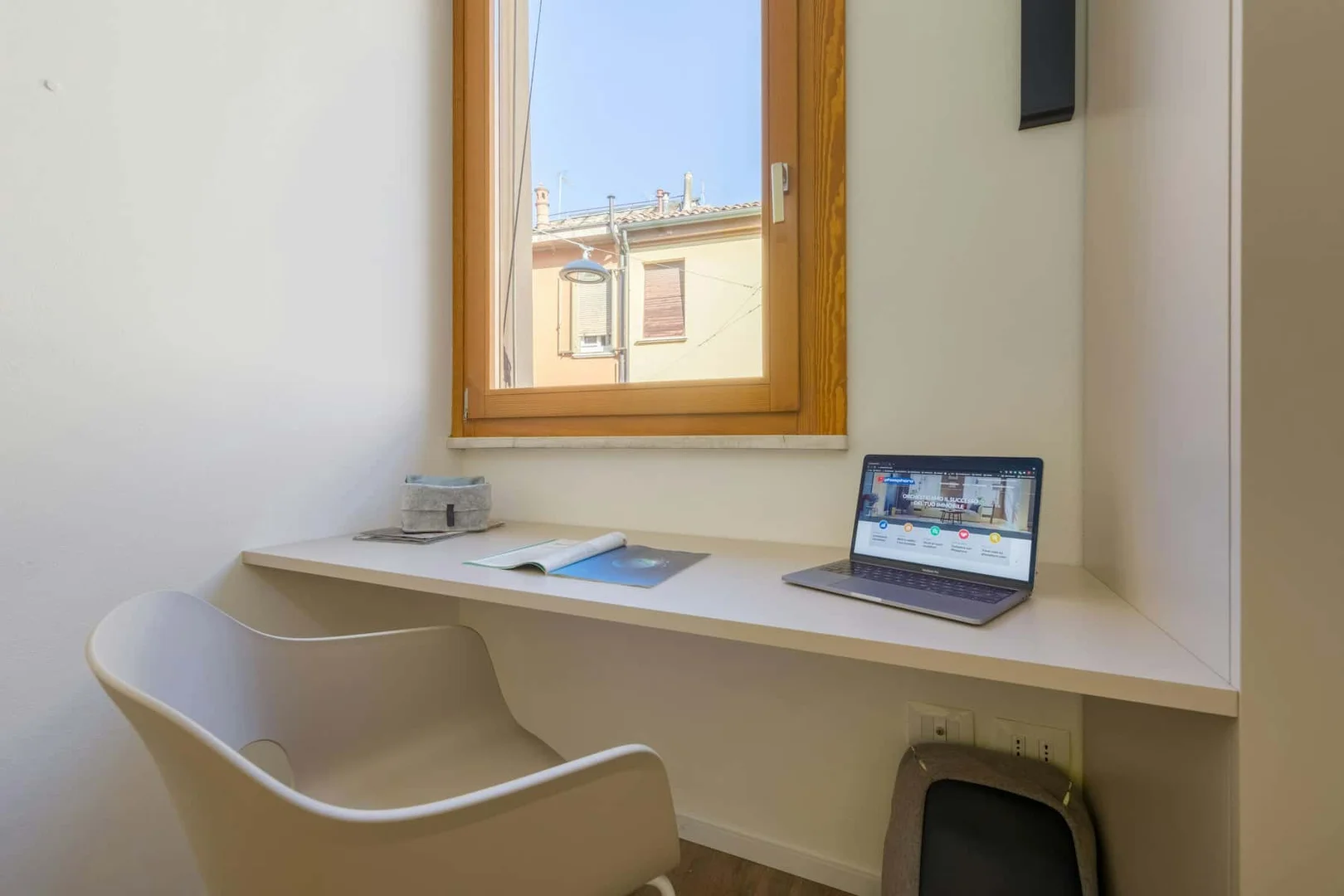 Funktionelles Studentenzimmer perfekt zum Studieren in 