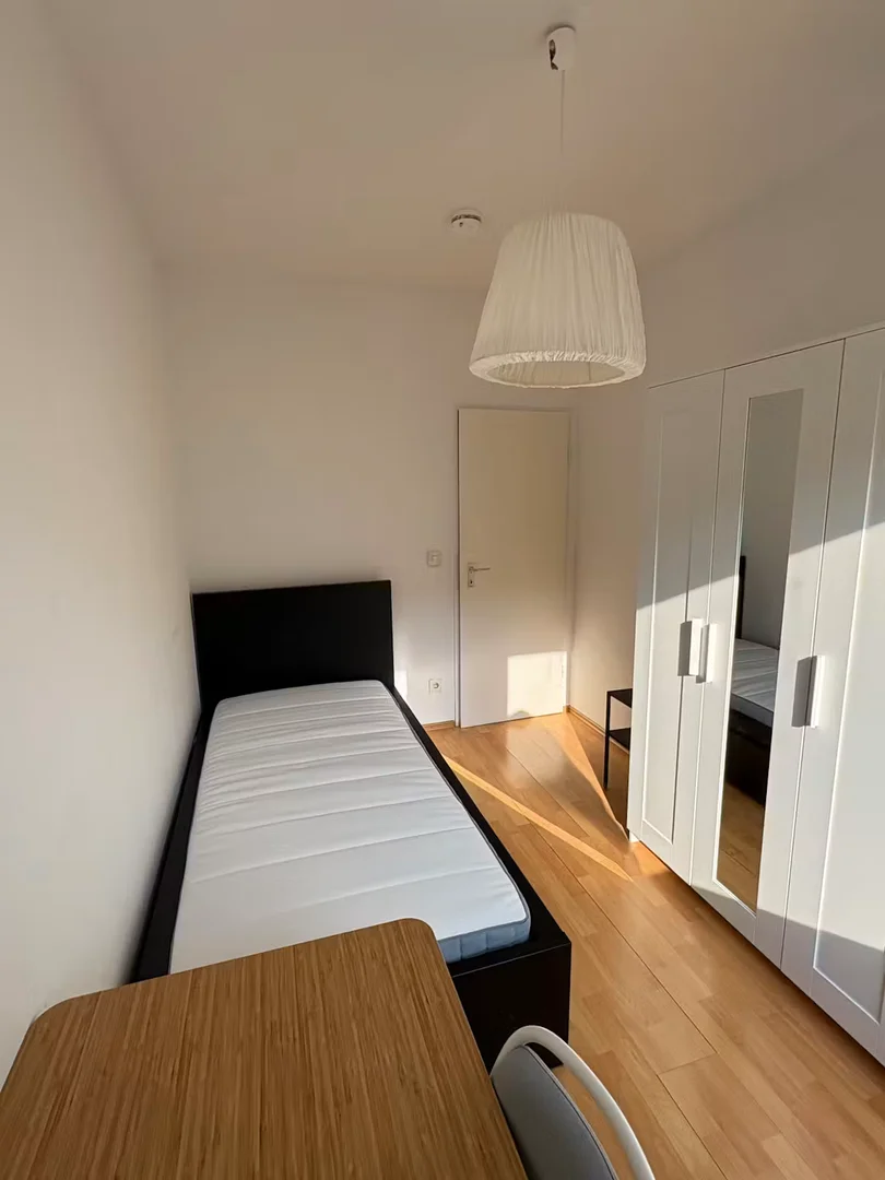 Quarto acolhedor para estudantes disponível em 
