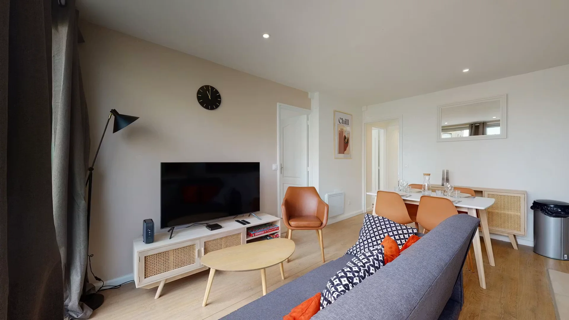 Chambre d'étudiant à avec espace d'étude et installations communes