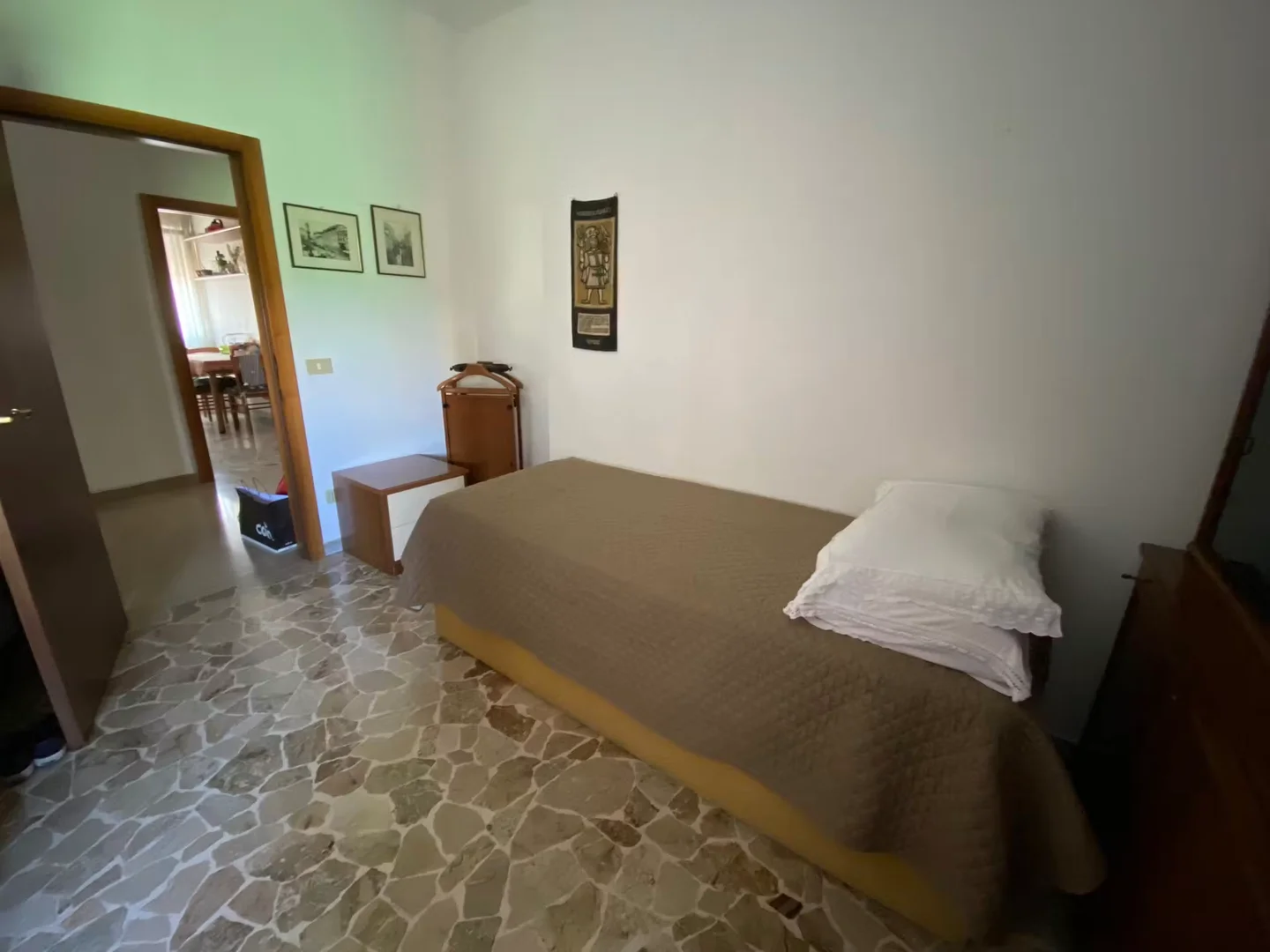 Quarto de estudante económico com localização conveniente em
