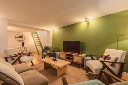 Paris de çift kişilik yataklı kiralık oda