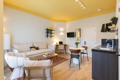 Logement entier à Rue Général Fivé, Etterbeek, image 1 de 10