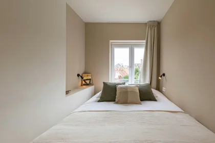 Logement entier à Rue Général Fivé, Etterbeek, image 8 de 10