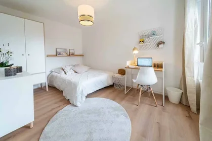 Habitación privada en Rue des Glycines, Bron Centre, imagen 1 de 10
