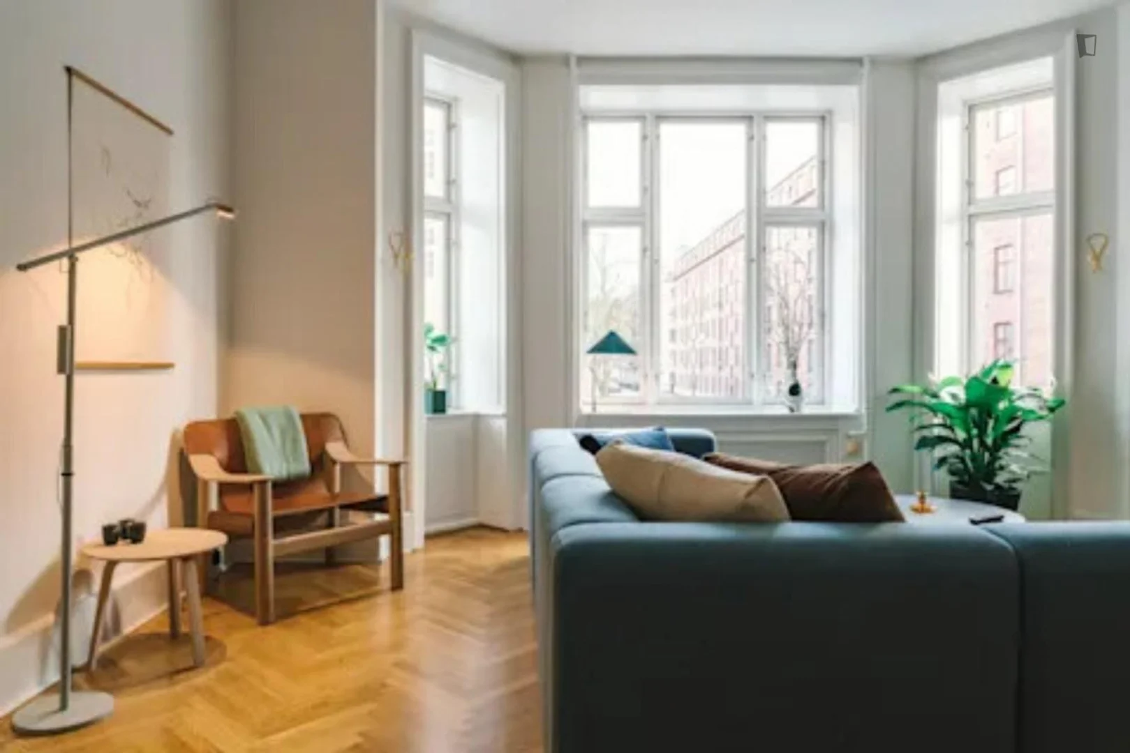 Quarto de estudante em  com área de estudo e instalações partilhadas
