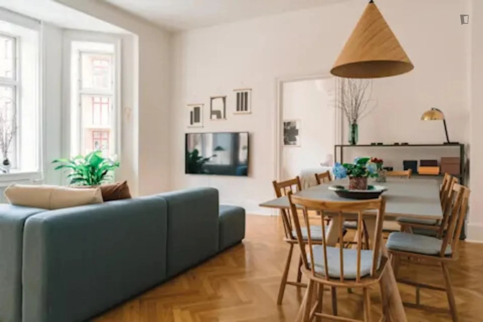 Quarto de estudante económico com localização conveniente em 