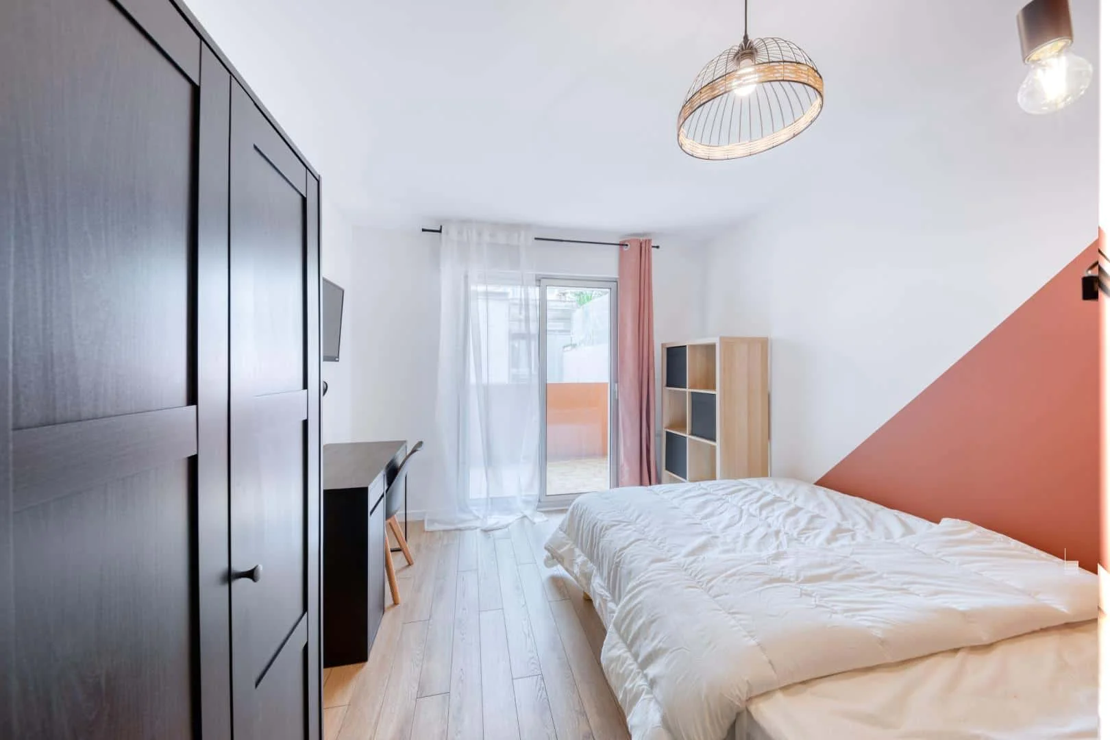 Habitación estudiantil económica cerca del campus en 
