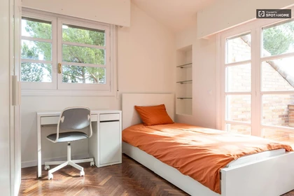 Quarto para alugar com cama de casal em Boadilla-del-monte