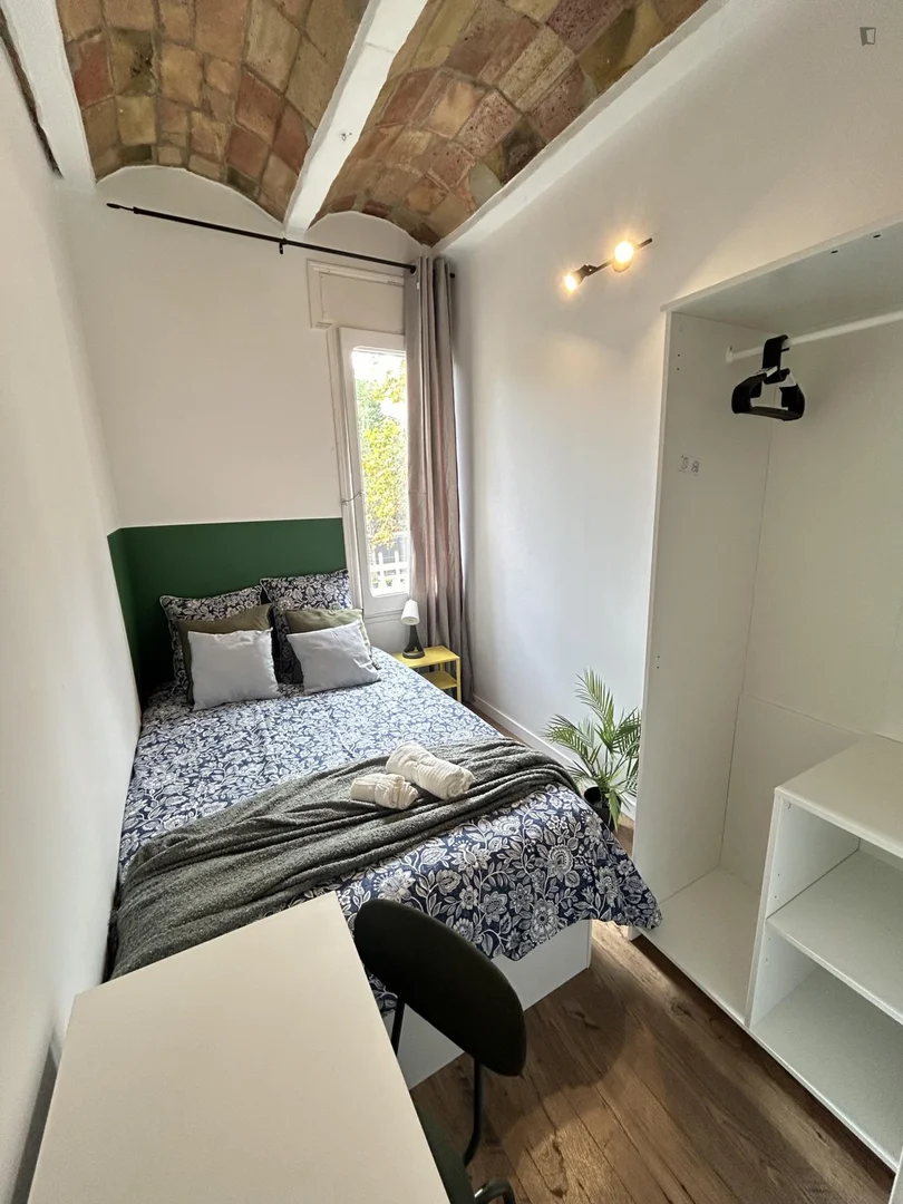 Functional student room perfect for studying in 