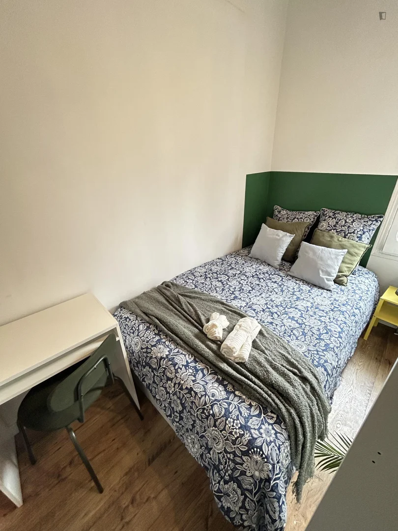 Student-friendly room in  with modern amenities