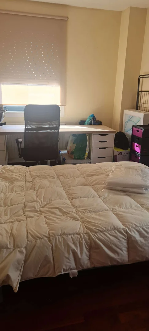 Habitación en apartamento estudiantil en alquiler en , completamente amueblado