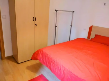 Chambre privée à Calle Hortensia, image 2 de 15