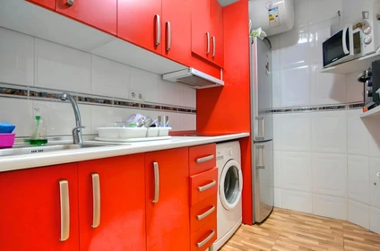 Chambre privée à Calle Hortensia, image 10 de 15