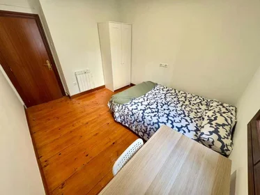 Stanza privata in Calixto Leguina Kalea, Uribarri, 48007 Bilbo, Bizkaia, Spain, immagine 2 di 12