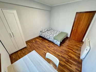 Stanza privata in Calixto Leguina Kalea, Uribarri, 48007 Bilbo, Bizkaia, Spain, immagine 3 di 13