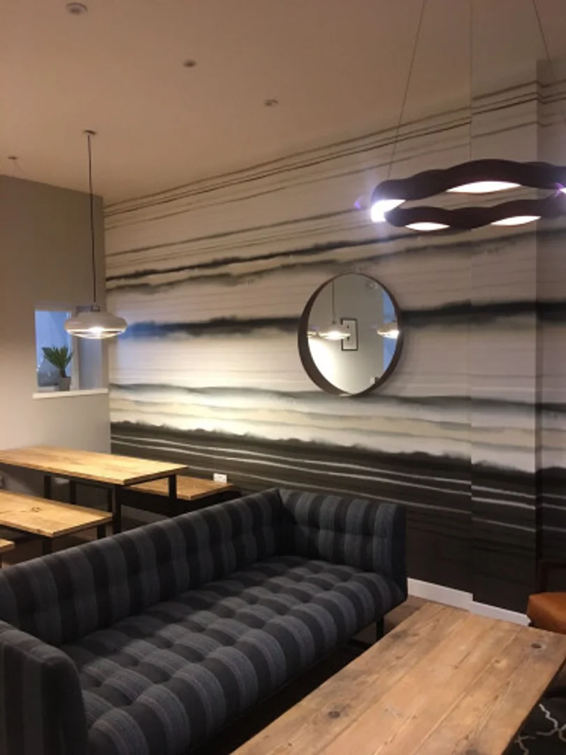 Comfortable and spacious student room in 
