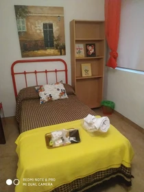 Zimmer mit Doppelbett zu vermieten Jaen