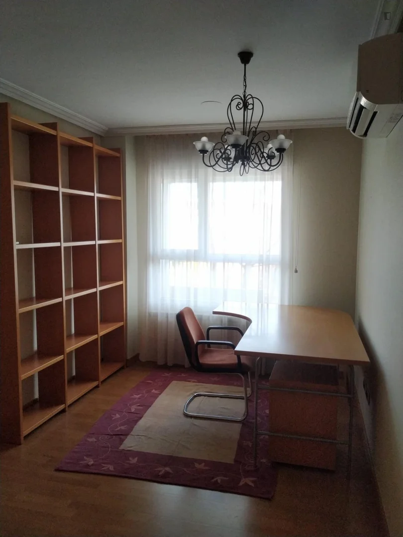 Habitación en apartamento estudiantil en alquiler en , completamente amueblado