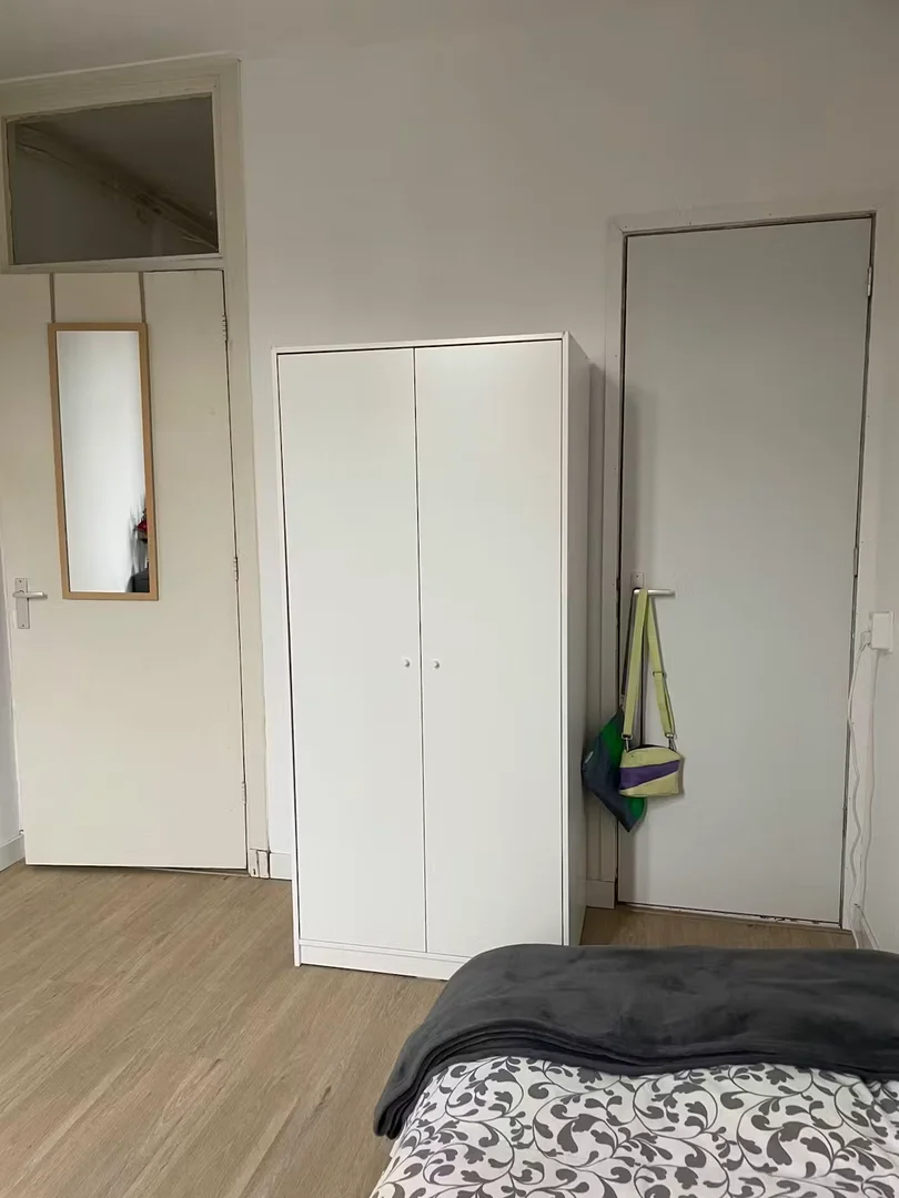 Functional student room perfect for studying in 