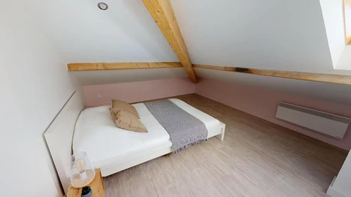 Quarto para alugar num apartamento partilhado em Lyon