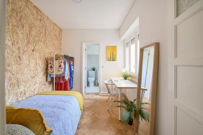 Room for rent in a shared flat in Lisboa