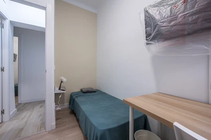 Quarto para alugar num apartamento partilhado em Madrid