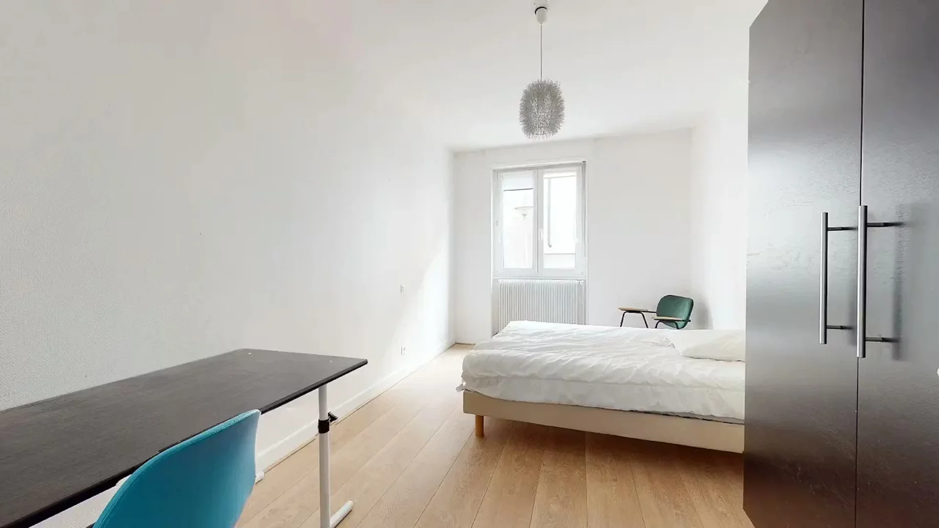 Chambre d'étudiant fonctionnelle parfaite pour étudier dans 