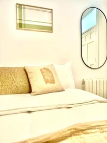 Cheap private room in Madrid