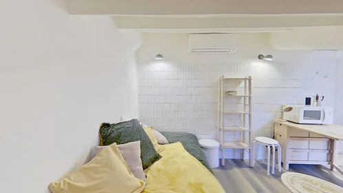 Private room at 14 Place Garibaldi, image 1 of 10
