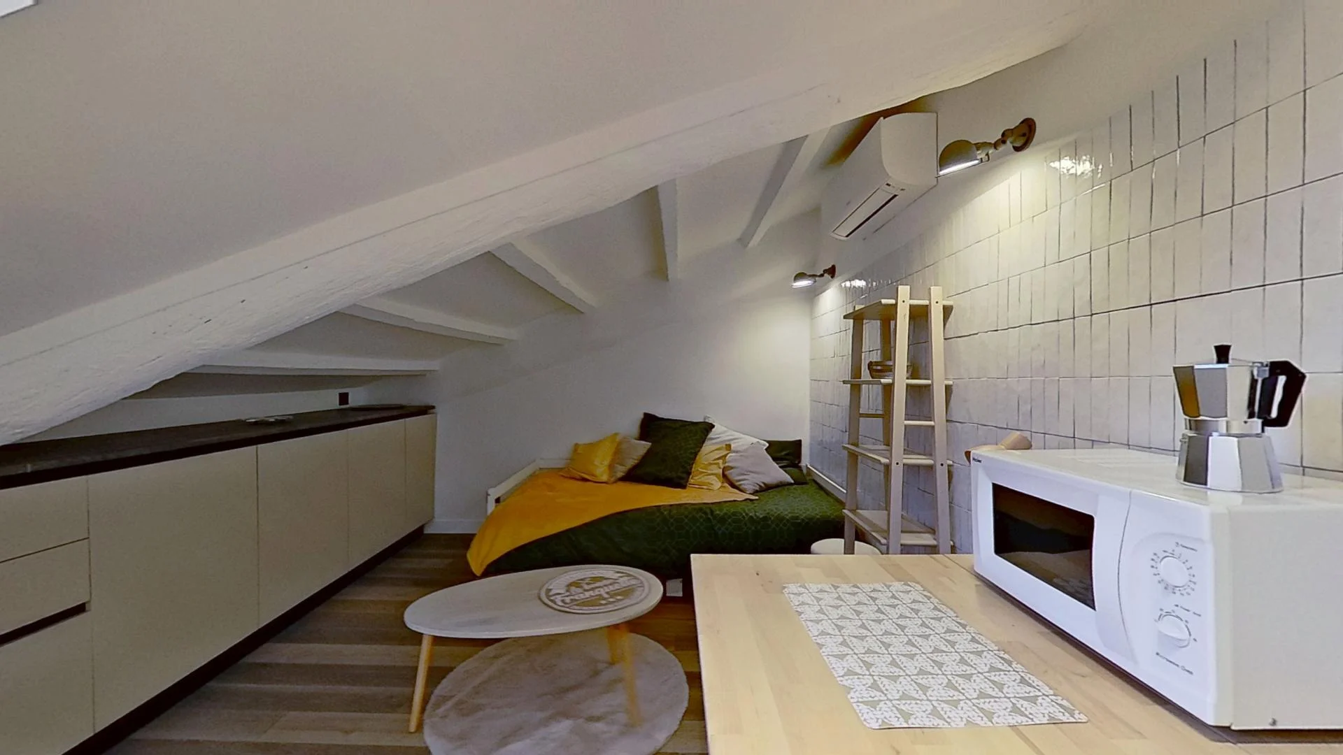 Affordable room for students with ample lighting in 