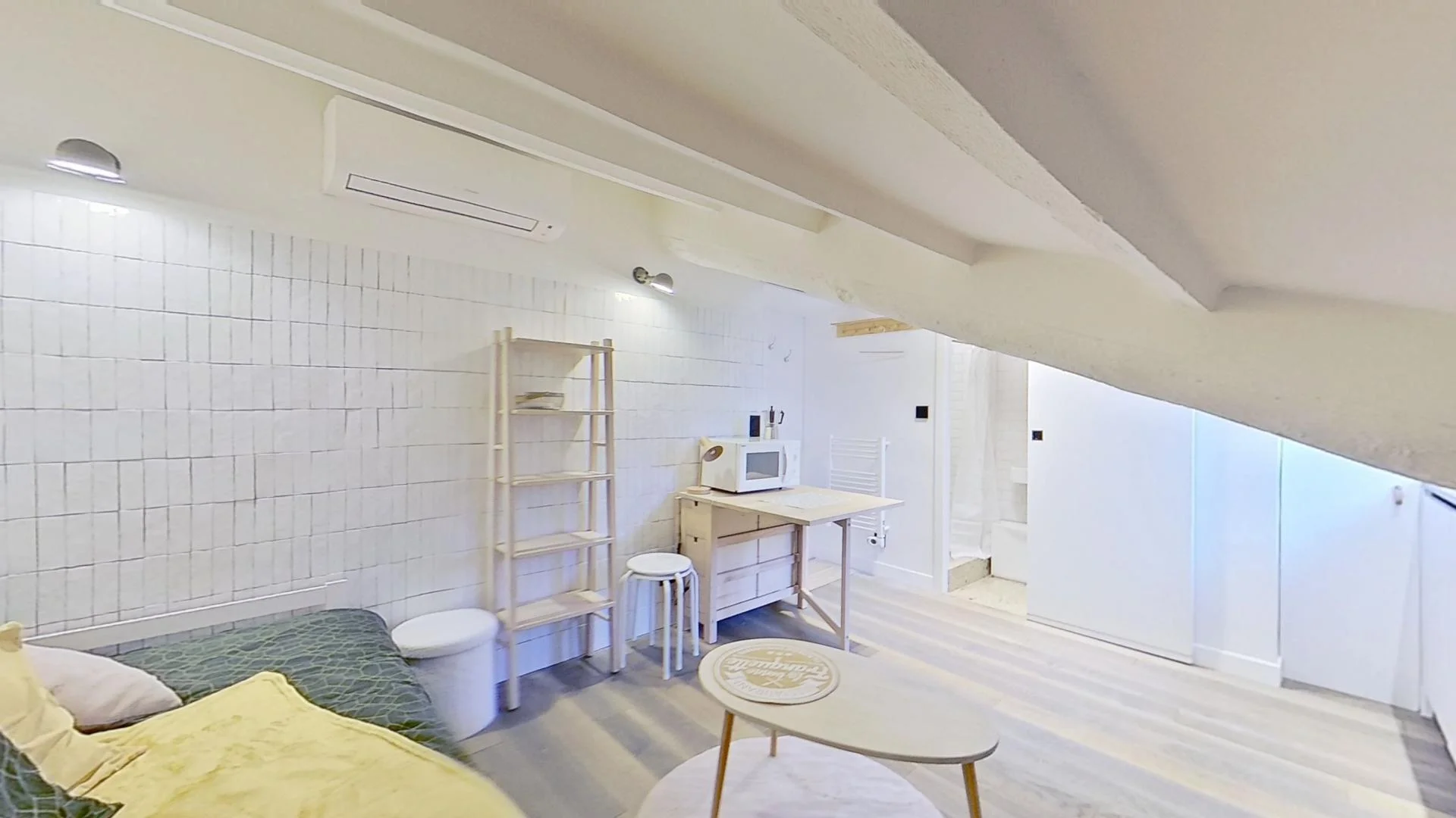 Functional student room perfect for studying in 