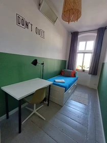 Chambre à louer dans un appartement en colocation à Wrocław