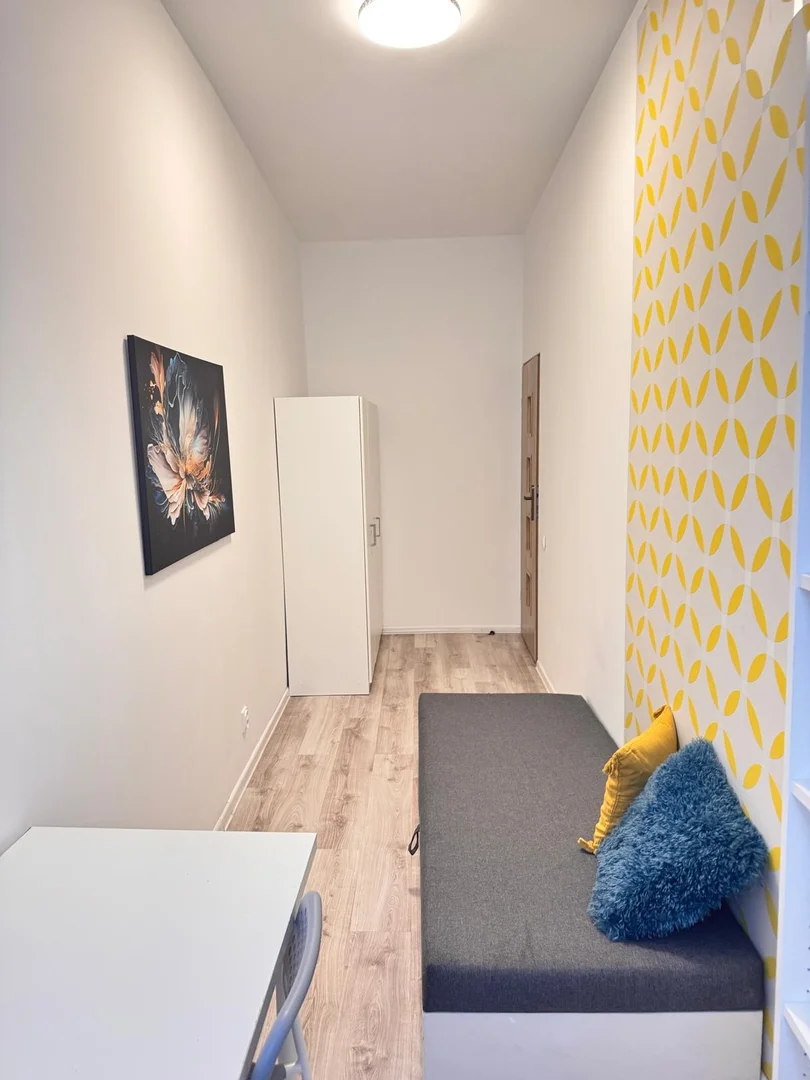 Chambre abordable pour les étudiants avec un bon éclairage dans 