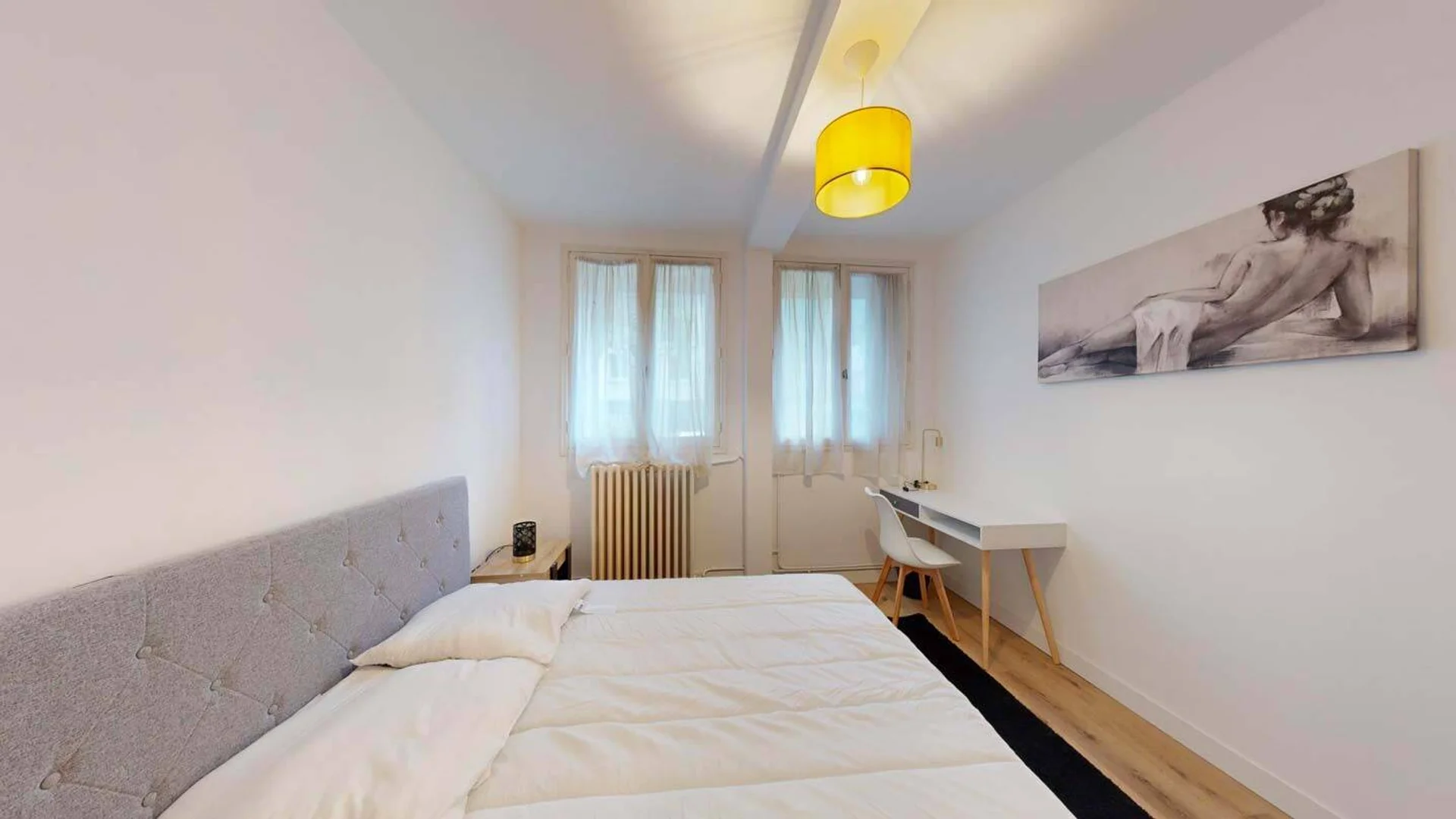 Chambre confortable pour étudiants disponible dans 