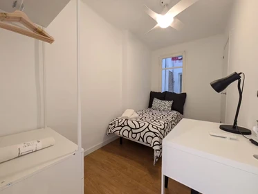 Chambre à louer dans un appartement en colocation à Barcelona