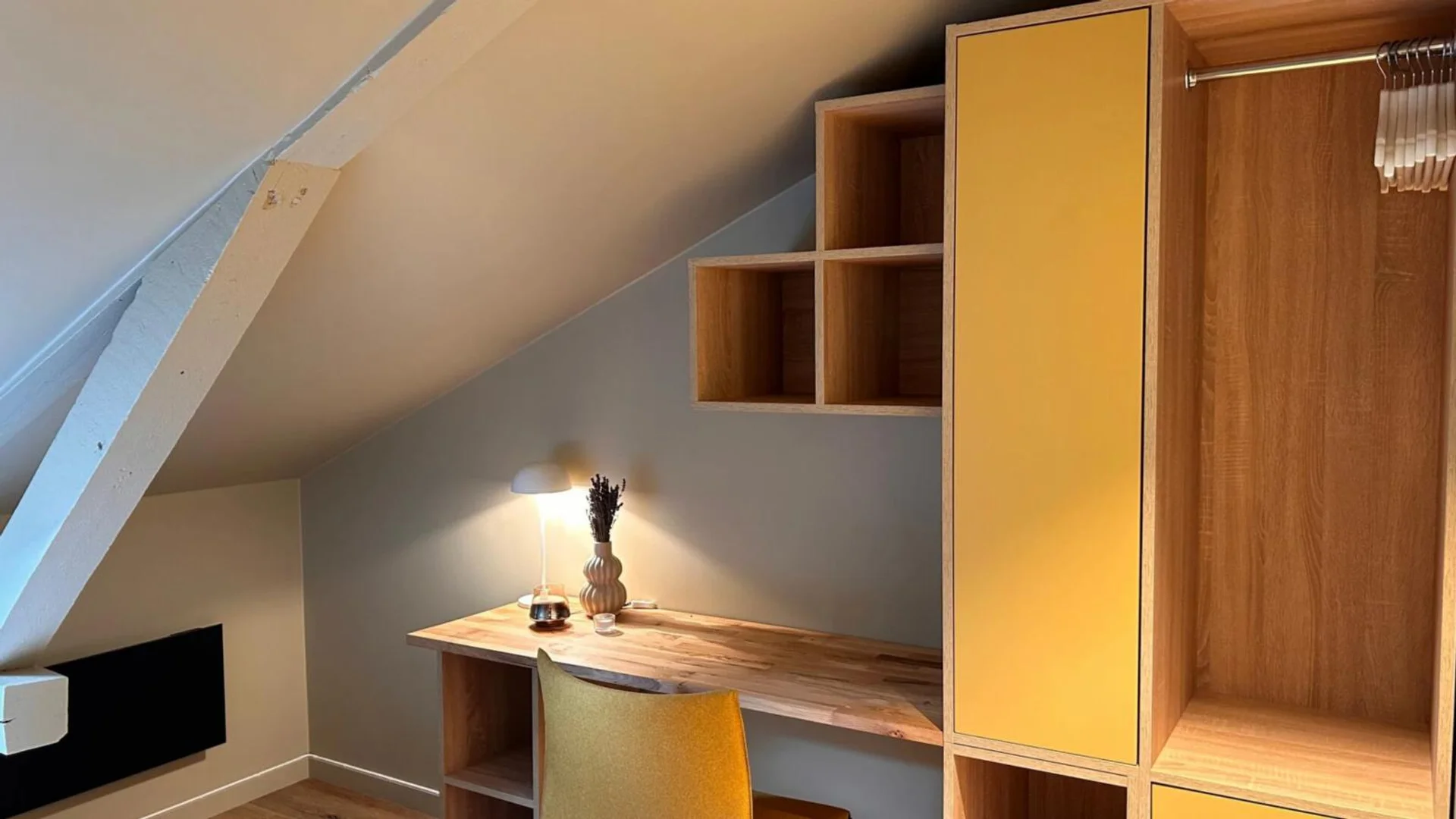 Quarto para alugar em apartamento de estudantes em , totalmente mobilado