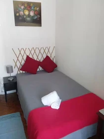 Room for rent with double bed Lisboa