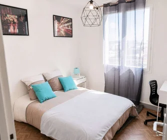 Private room at Avenue des Minimes, image 1 of 10