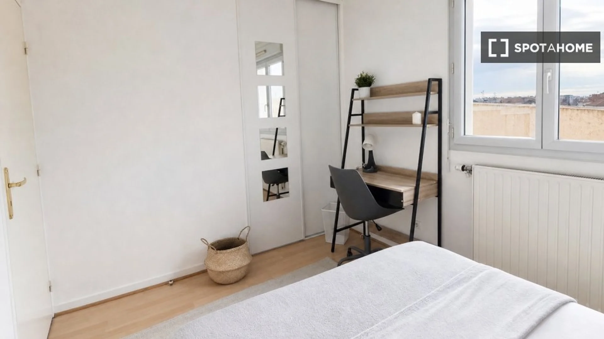 Komfortables und geräumiges Studentenzimmer in 