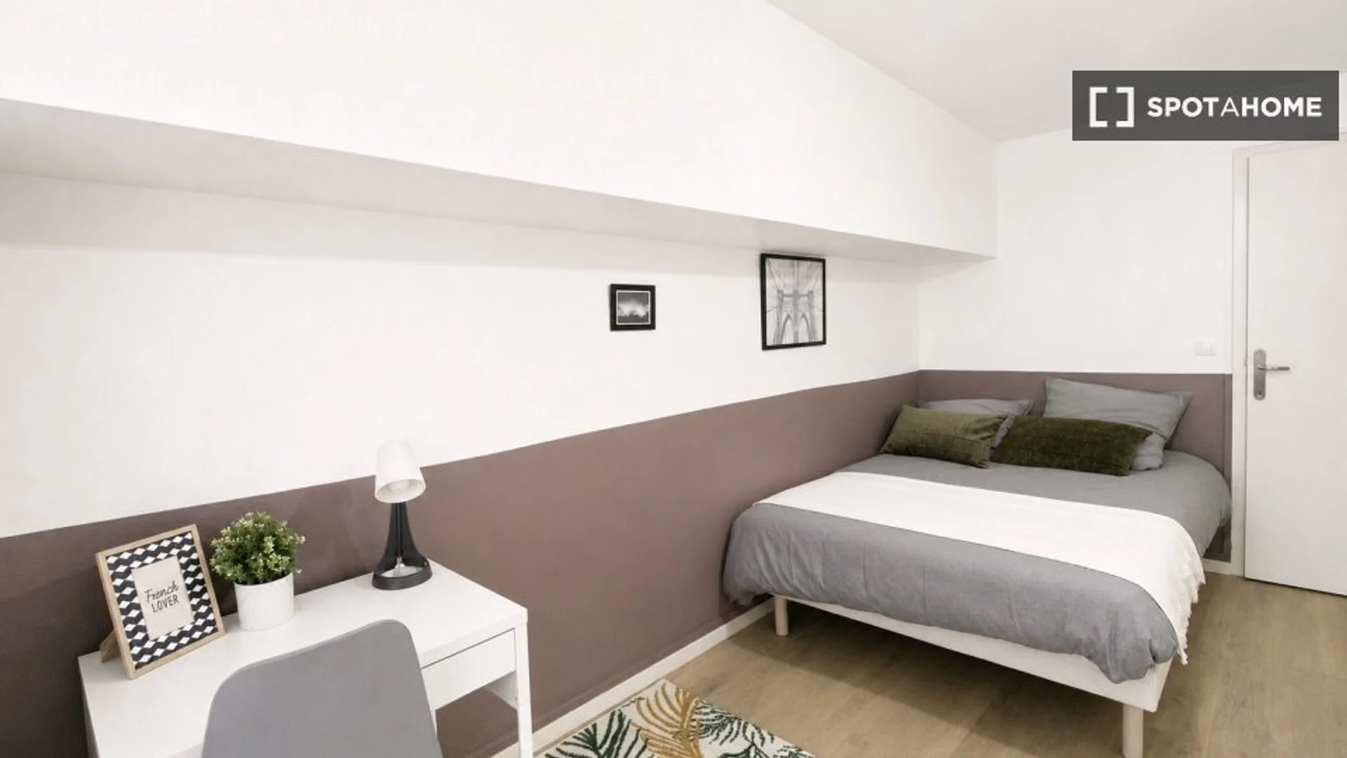 Chambre d'étudiant confortable et spacieuse dans 