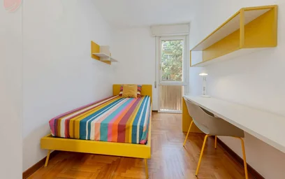 {area} de çift kişilik yataklı kiralık oda