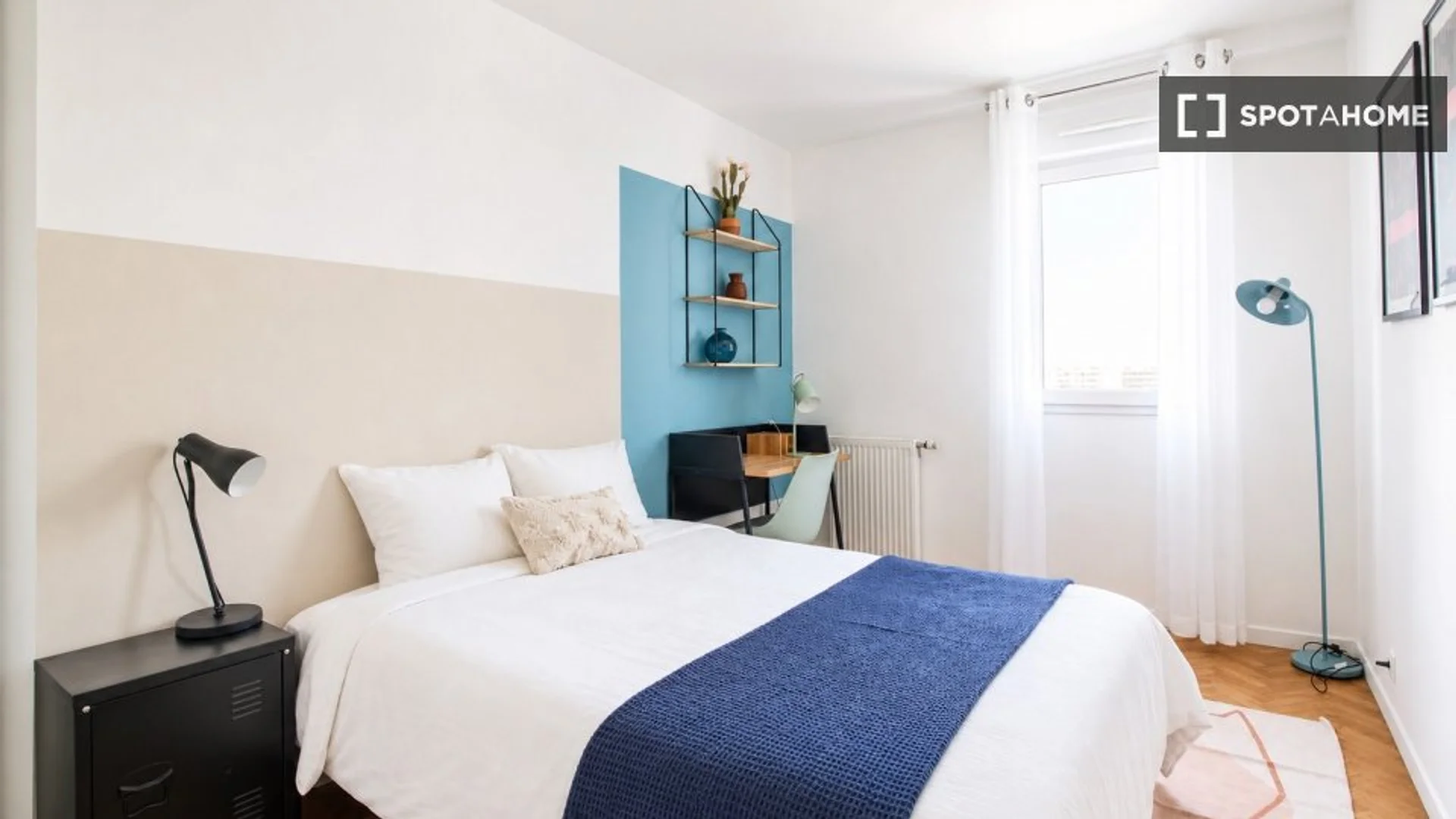 Comfortable and spacious student room in 