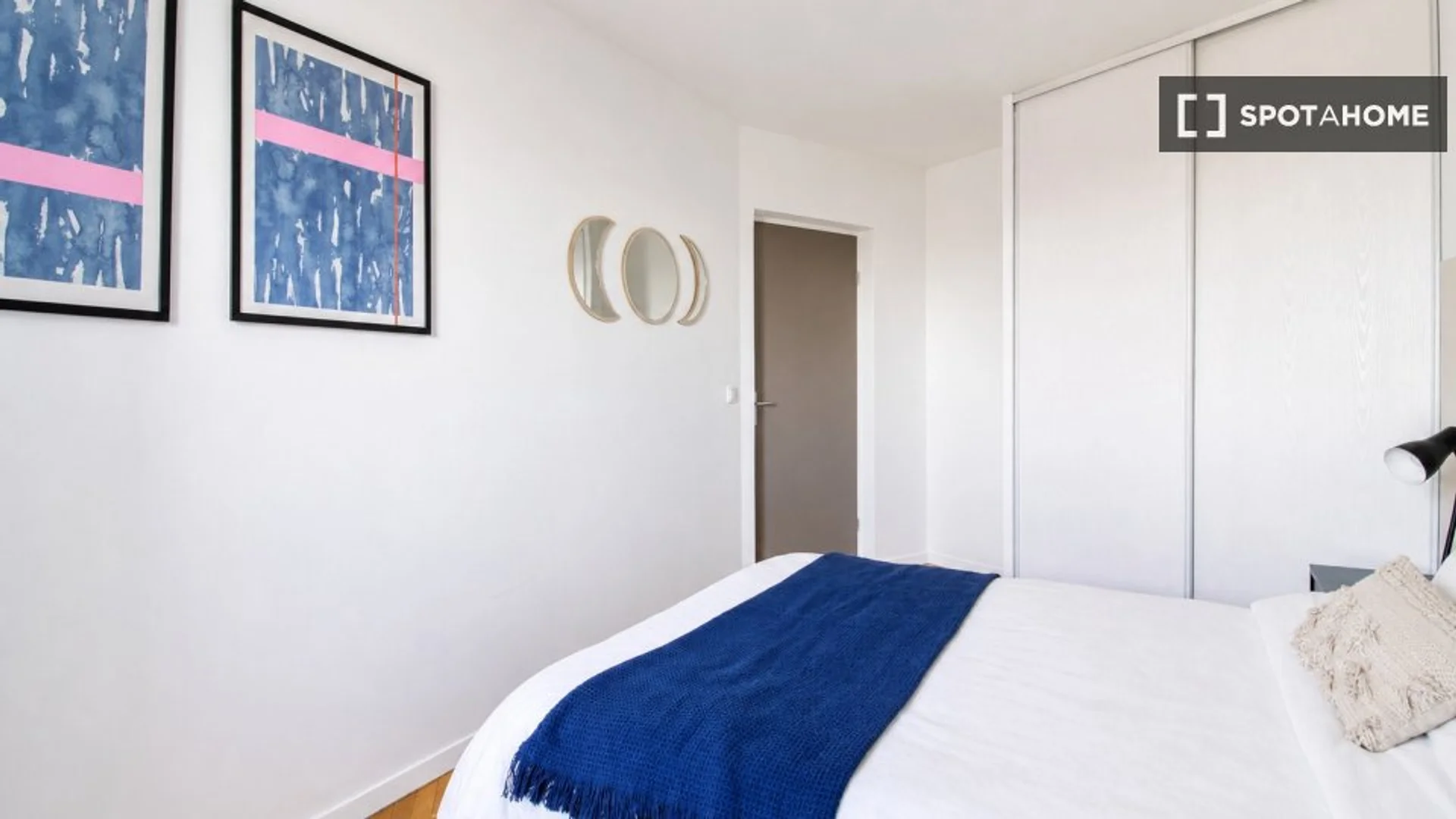 Student-friendly room in  with modern amenities