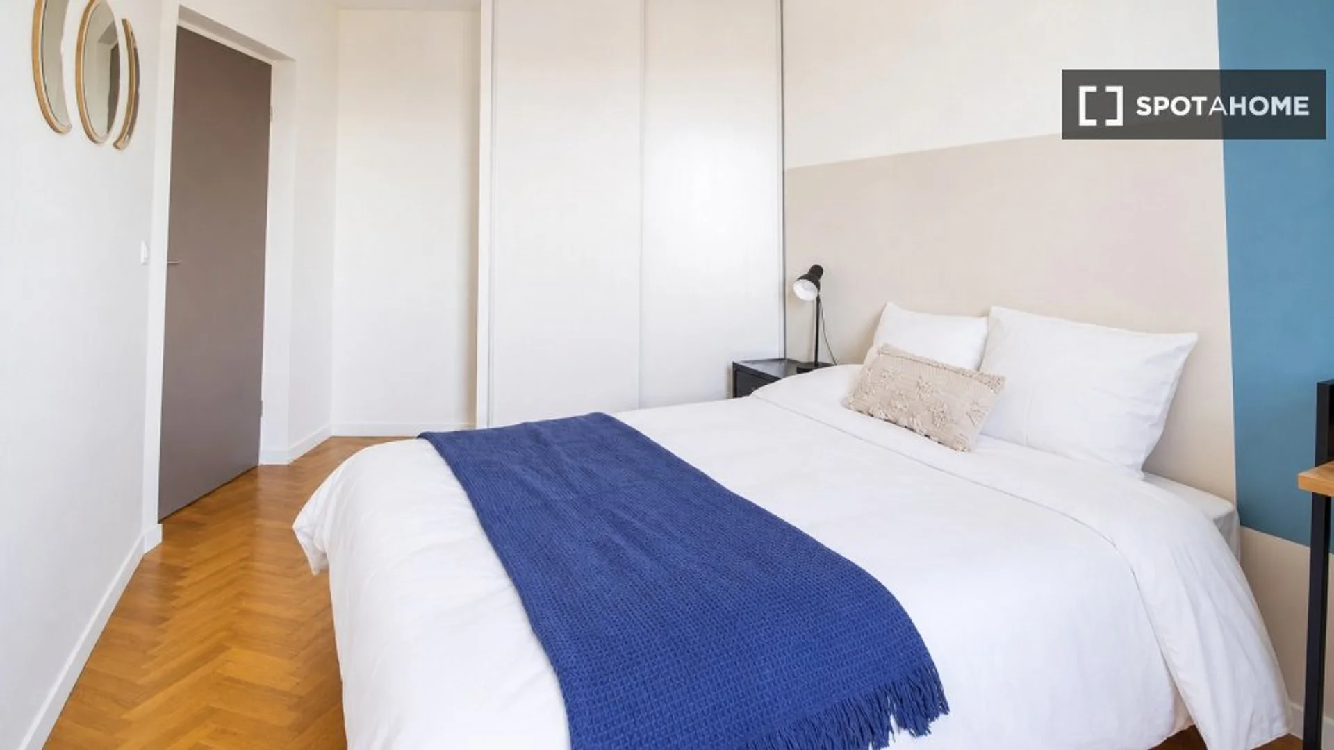 Bright and airy student room with easy university access in 