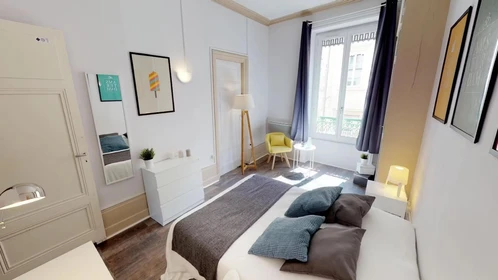 Renting rooms by the month in Lyon