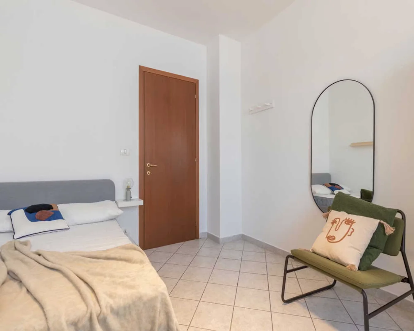 Funktionelles Studentenzimmer perfekt zum Studieren in 
