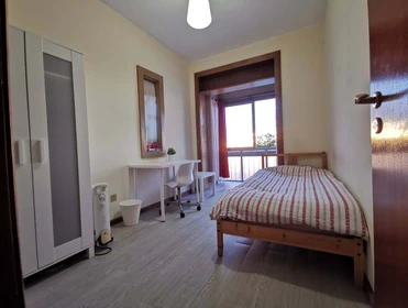 Room for rent in a shared flat in Porto